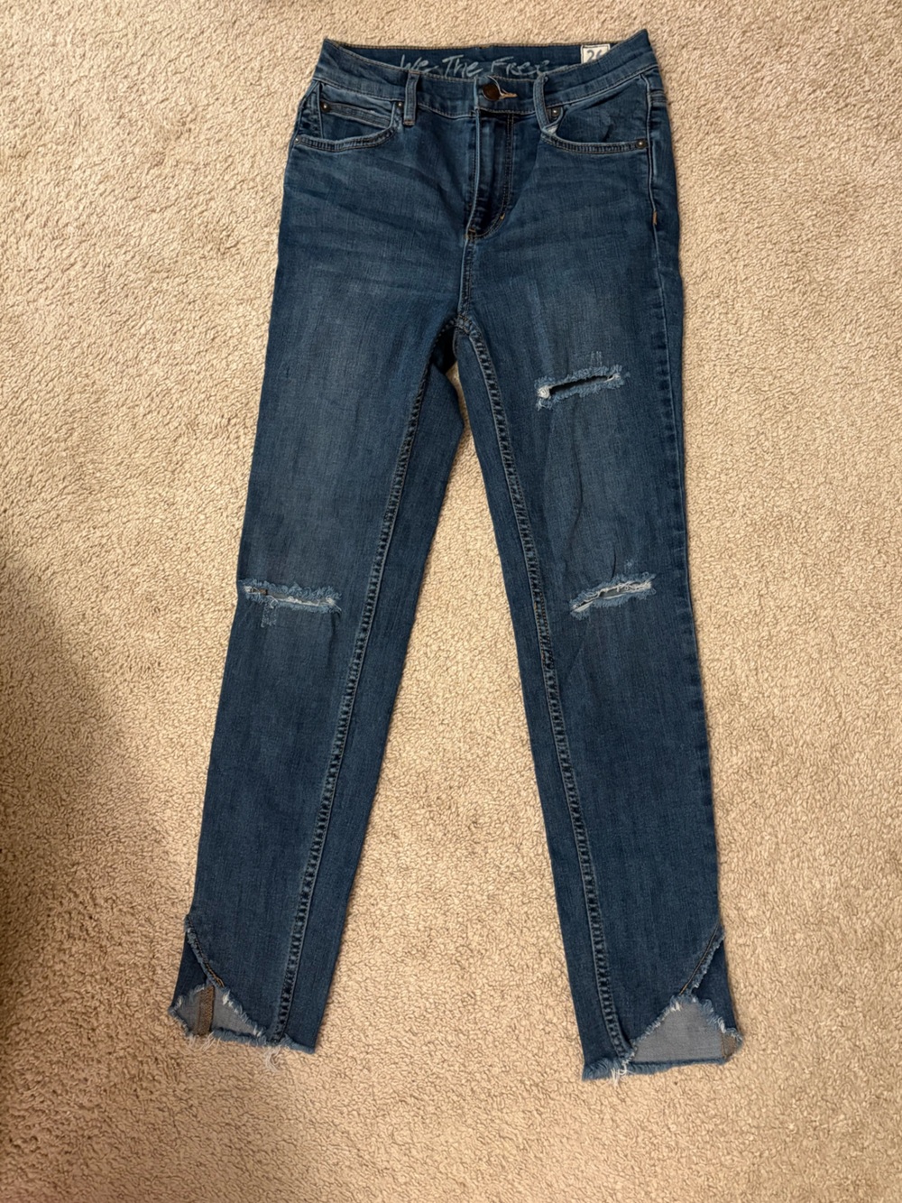 WE THE FREE / FREE PEOPLE SIZE 26 Dark Blue Distressed Women’s Jeans higher rise